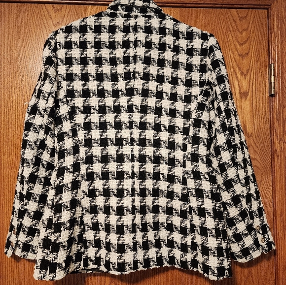 Like New Zara Double-Breasted Blazer (Size L) - Instant Chanel Vibes! - Picture 2 of 3